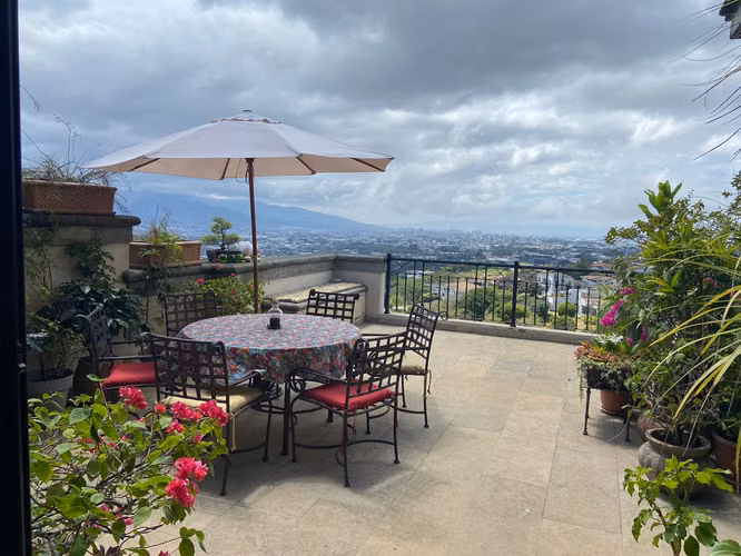 Venta de apartamento Penthouse en el este de la ciudad de San Jose Costa Rica CURRIDABAT