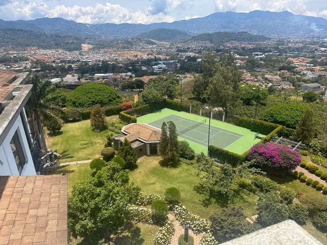 Venta de apartamento Penthouse en el este de la ciudad de San Jose Costa Rica CURRIDABAT