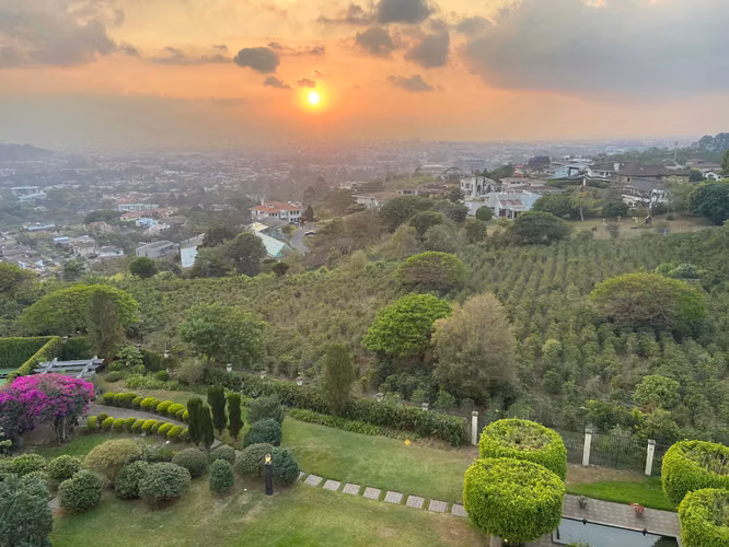 Venta de apartamento Penthouse en el este de la ciudad de San Jose Costa Rica CURRIDABAT