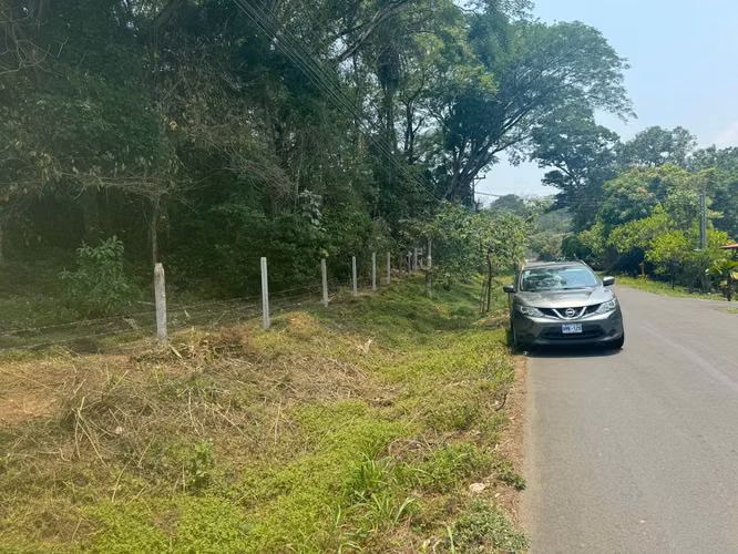 2 lotes juntos 16000 M2  3 kms centro de AtenasC con  DISP DE AGUA Y LUZ