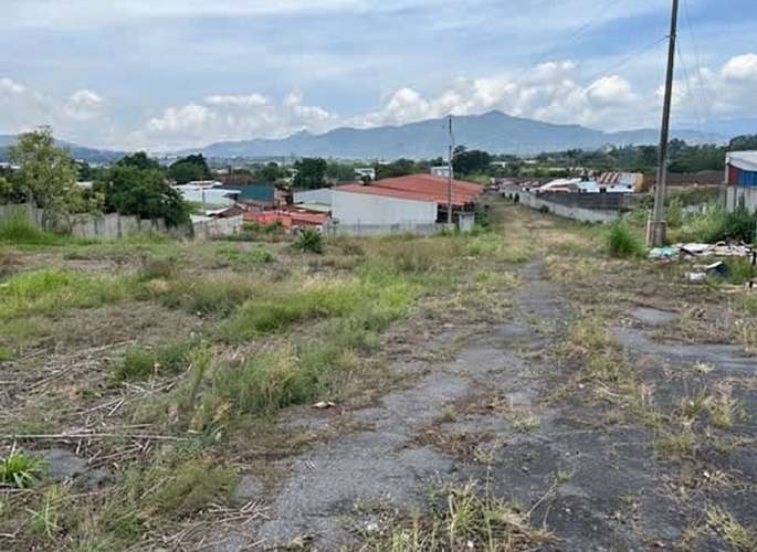 Terreno de 10.737 m² en Granadilla, Curridabat: excelente ubicación para comercio o desarrollo habitacional.