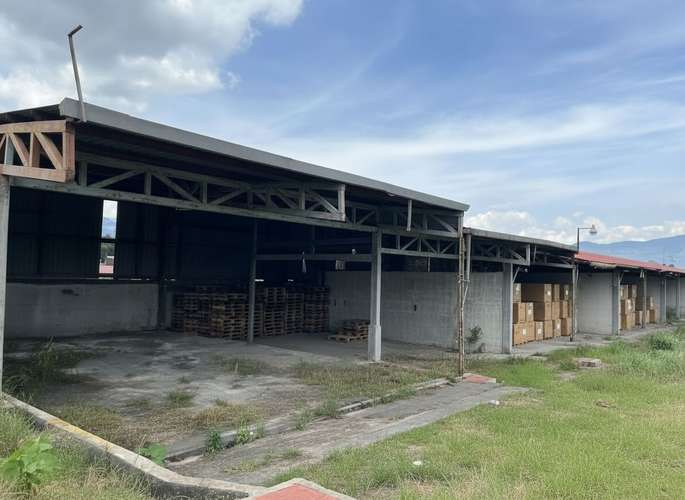 Terreno de 10.737 m² en Granadilla, Curridabat: excelente ubicación para comercio o desarrollo habitacional.