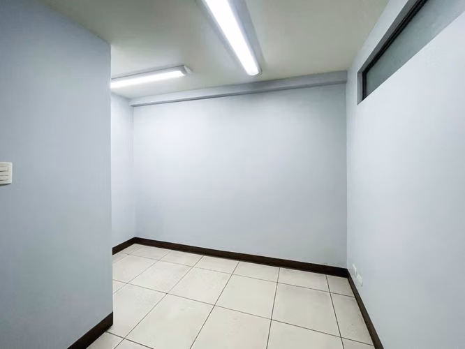 Se alquilan consultorios médicos cerca del Hosp. de Niños (AD).