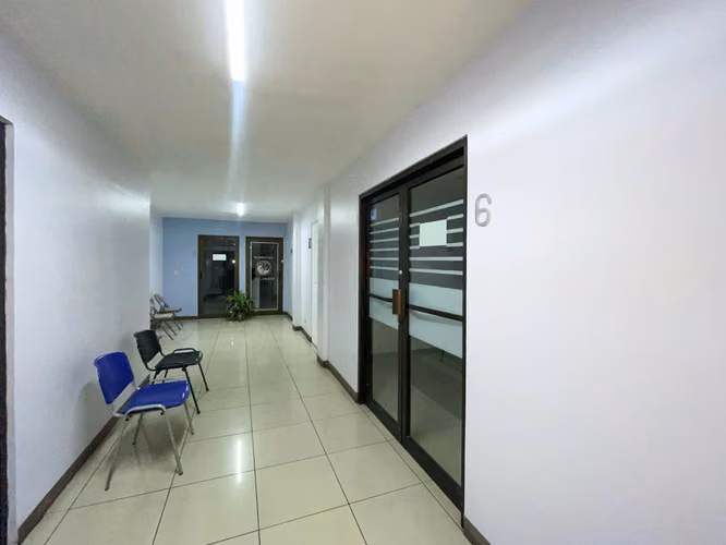 Se alquilan consultorios médicos cerca del Hosp. de Niños (AD).