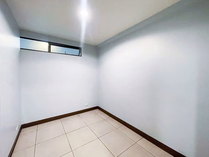 Se alquilan consultorios médicos cerca del Hosp. de Niños (AD).