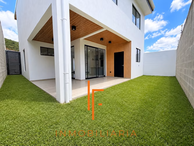Amplia y Moderna Casa en Condominio Ayarco 385 Curridabat