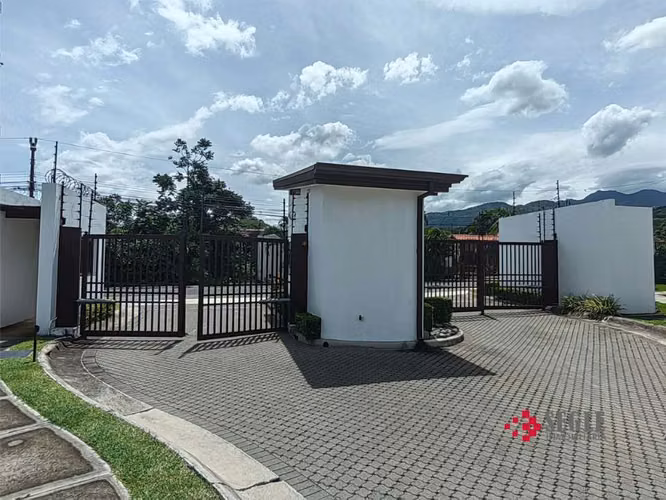 Venta de lote en Condomini, Santa Ana, Río Oro.