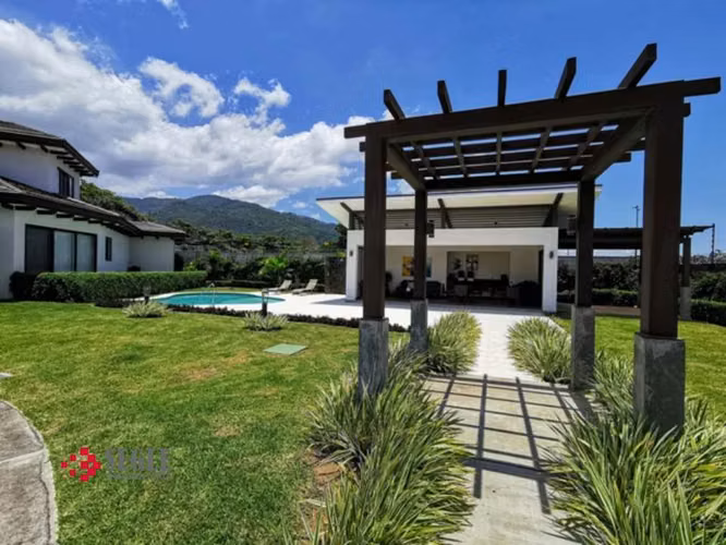 Venta de lote en Condomini, Santa Ana, Río Oro.