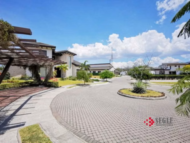 Venta de lote en Condomini, Santa Ana, Río Oro.