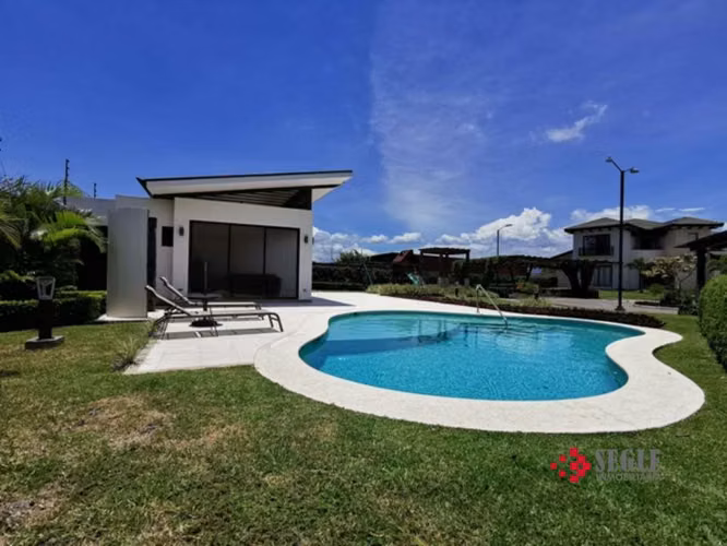Venta de lote en Condomini, Santa Ana, Río Oro.
