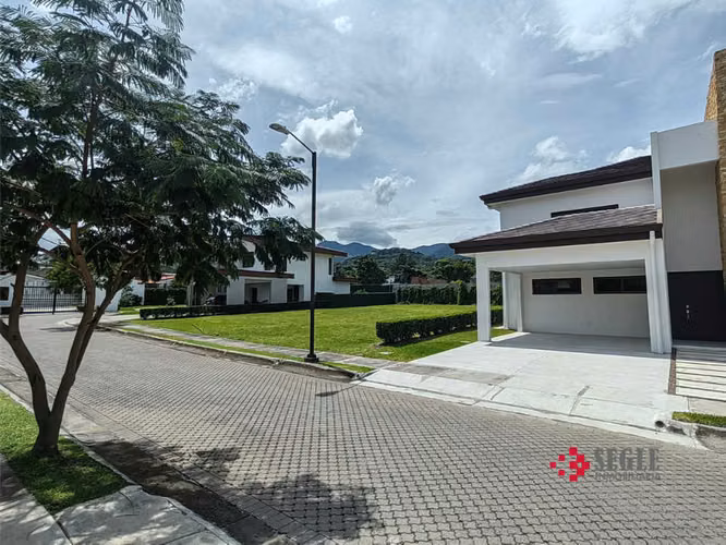 Venta de lote en Condomini, Santa Ana, Río Oro.