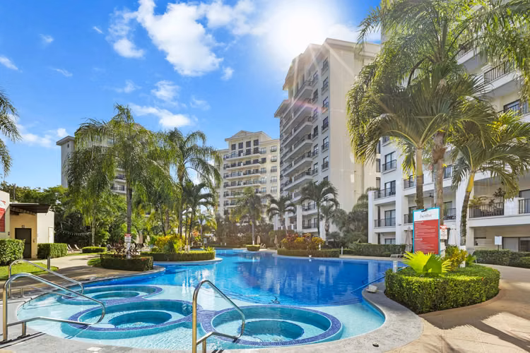 Venta de Condominio JacoBay de 3 habitaciones en el 6to piso con vistas panorámicas
