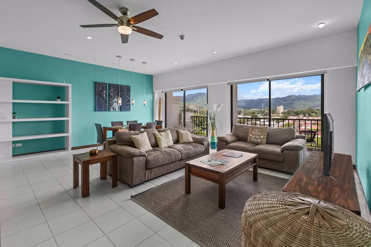 Venta de Condominio JacoBay de 3 habitaciones en el 6to piso con vistas panorámicas