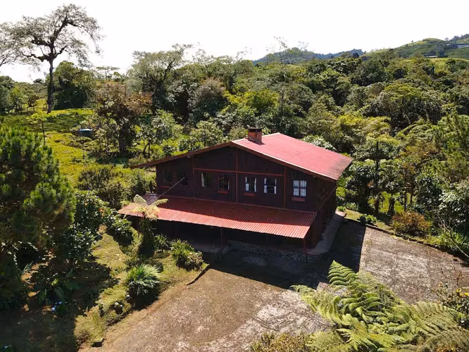 Se vende propiedad de montaña con 4 apartamentos y 3 casas cabañas - Imagen 3