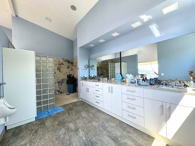 CASA EN VENTA CON APARTAMENTO  EN ATENAS