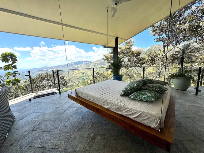 CASA EN VENTA CON APARTAMENTO  EN ATENAS