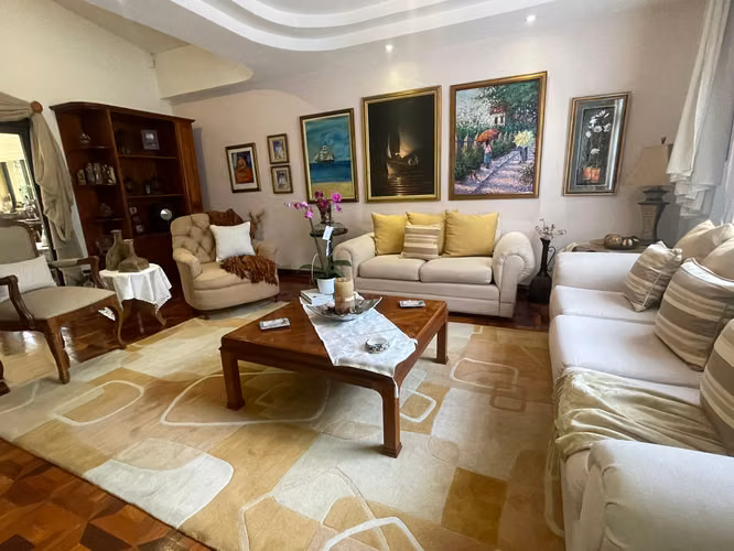 Santa Ana Lindora, venta amplia casa 5 habitaciones.