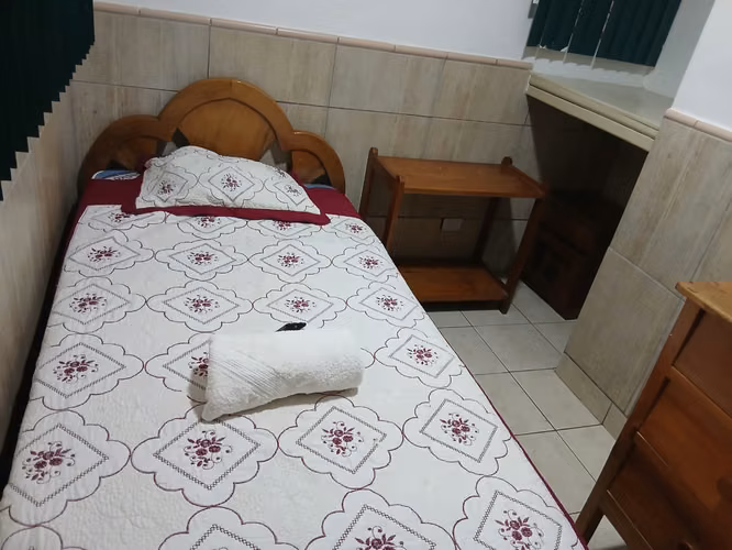 HABITACIÓN AMUEBLADA por PASEO COLON  con servicios incluidos - Imagen 1