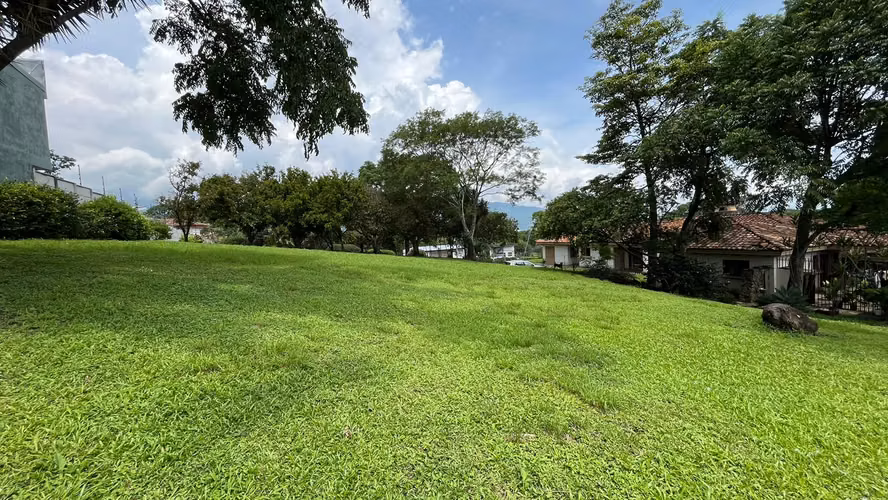 Venta. Santa Ana. Propiedad para desarrollar.