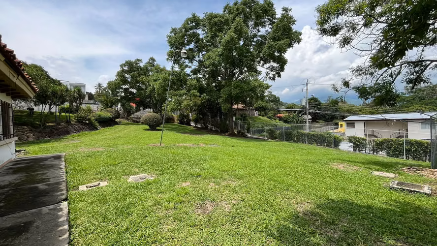 Venta. Santa Ana. Propiedad para desarrollar.