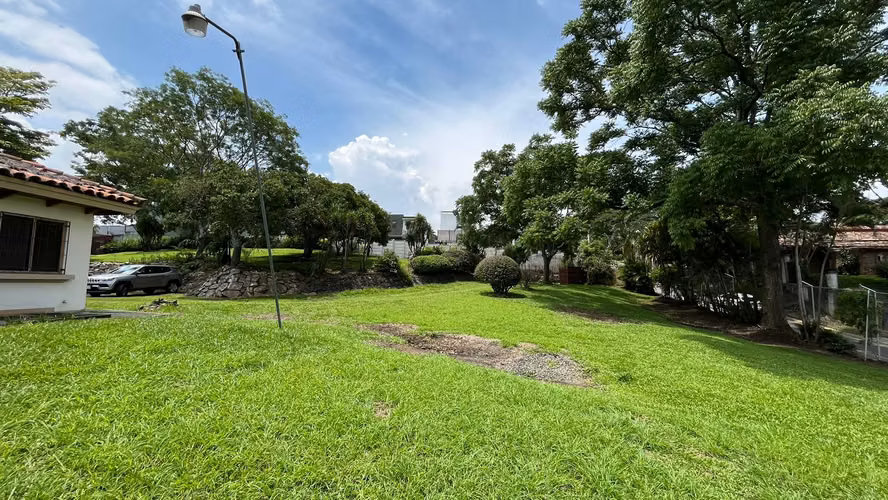 Venta. Santa Ana. Propiedad para desarrollar.