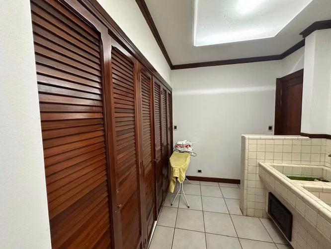 Oportunidad única, Venta de Casa en Urbanización Trejos Montealegre Escazú - Imagen 13