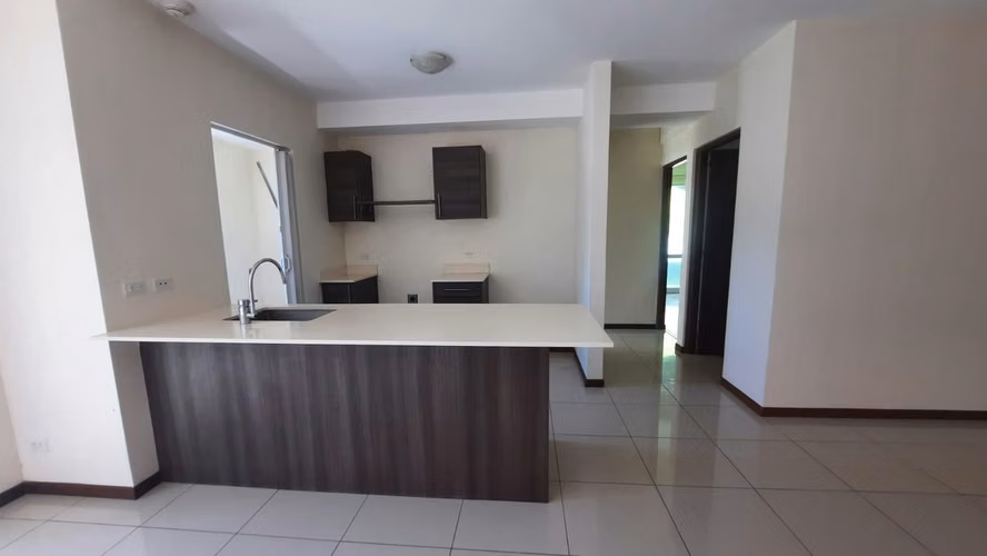 Venta para inversión de apartamento en condominio. Cariari, Heredia - Imagen 3