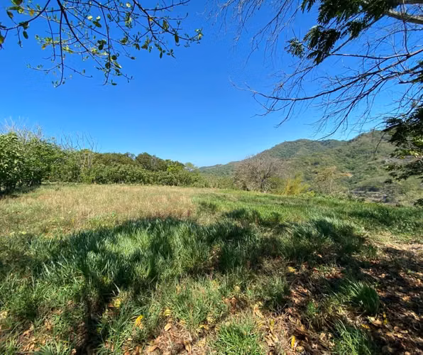 FINCA CON 2 PROPIEDADES EN TURRUBARES Y VISTA A LA 27