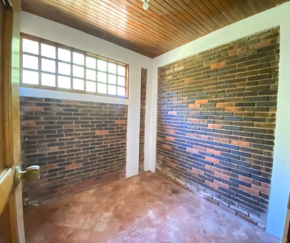 FINCA CON 2 PROPIEDADES EN TURRUBARES Y VISTA A LA 27