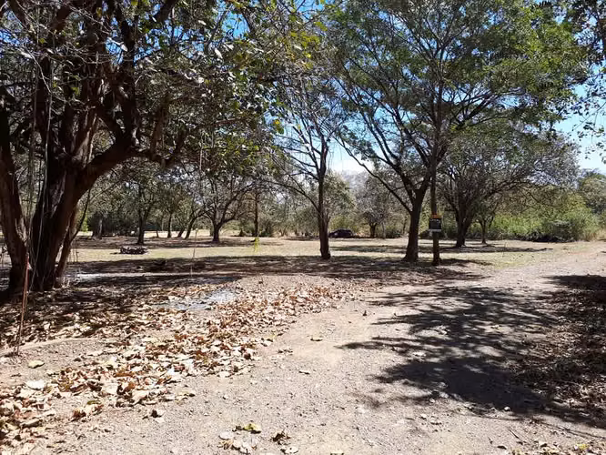 Se vende lote frente a campo de Golf en Guanacaste - Imagen 2