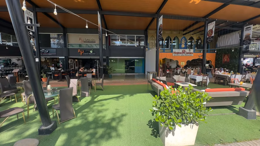 Locales comerciales y para restaurante en Momentum Lindora
