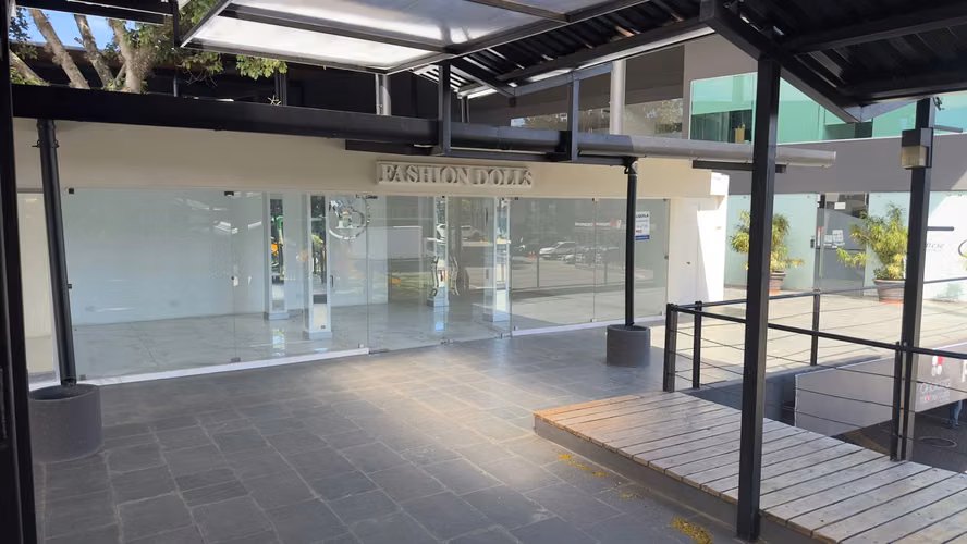 Locales comerciales y para restaurante en Momentum Lindora