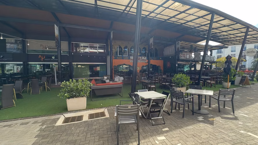 Locales comerciales y para restaurante en Momentum Lindora