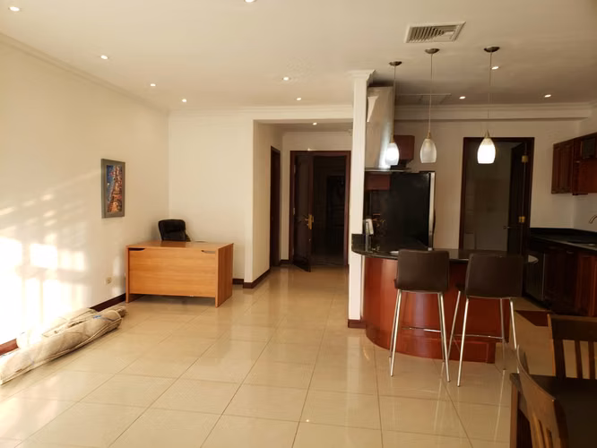 Escazu, condominio con Linda vista al oeste, cerca de todo, con muebles y línea blanca. - Imagen 14