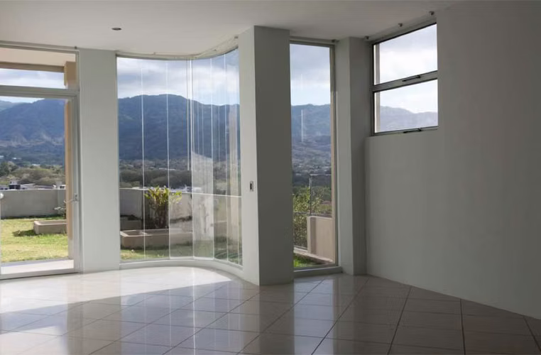 Casa con hermosa vista en Pozos, Santa Ana. C182