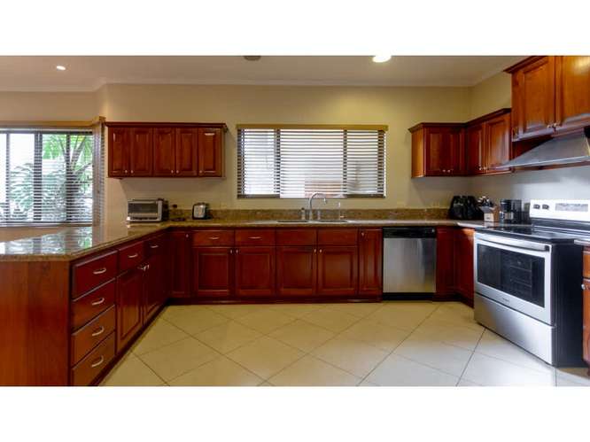 Bosques de Lindora, Santa Ana. Preciosa residencia de lujo - Imagen 7