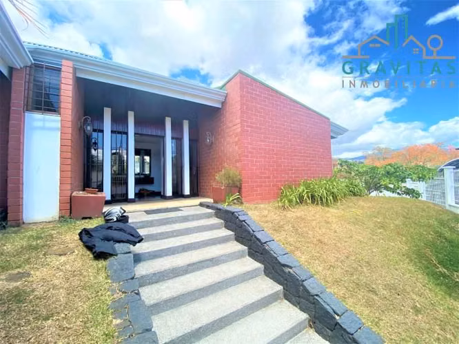 Casa en Curridabat | Uso de suelo mixto | 1300 m2 | 5 hab | F 206