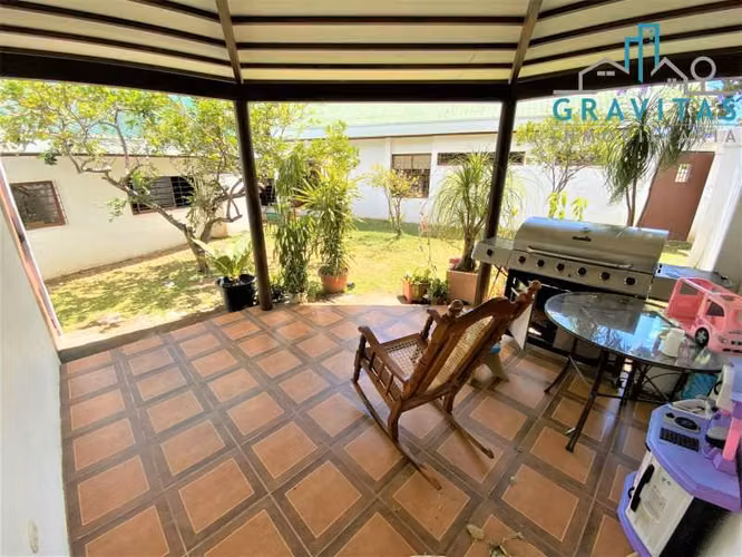 Casa en Curridabat | Uso de suelo mixto | 1300 m2 | 5 hab | F 206