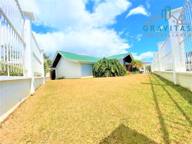 Casa en Curridabat | Uso de suelo mixto | 1300 m2 | 5 hab | F 206