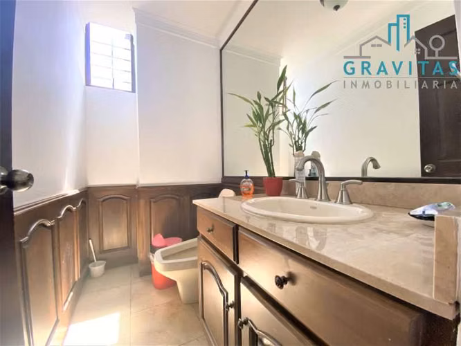 Casa en Curridabat | Uso de suelo mixto | 1300 m2 | 5 hab | F 206