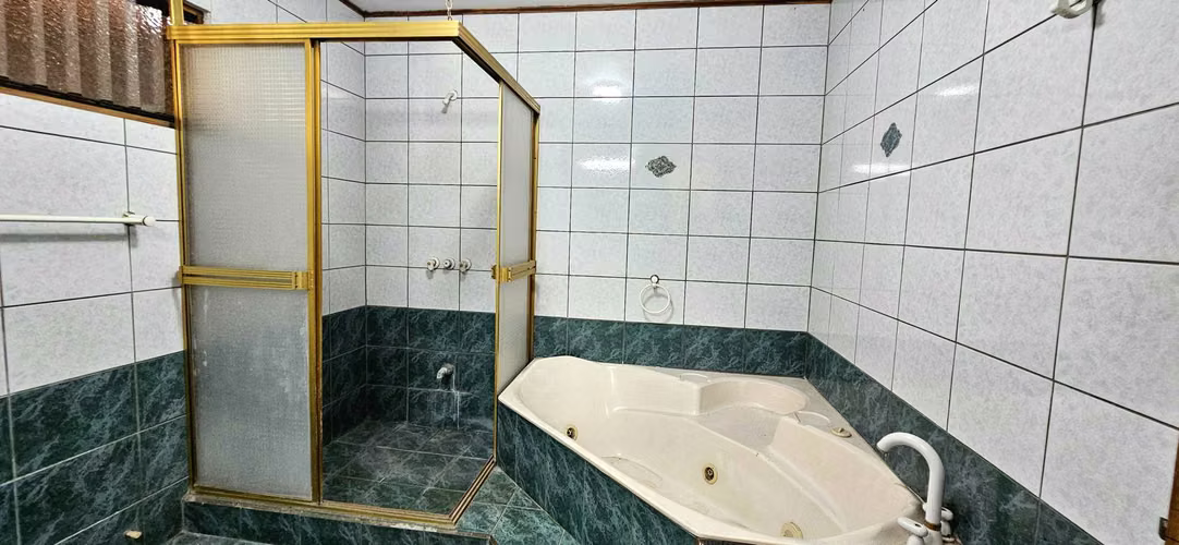 Casa en venta en San Rafael de Escazú, amplio lote, finas maderas, con jacuzzi y casa de servicio - Imagen 11