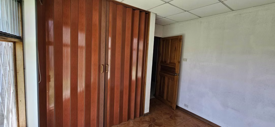 Casa en venta en San Rafael de Escazú, amplio lote, finas maderas, con jacuzzi y casa de servicio - Imagen 13