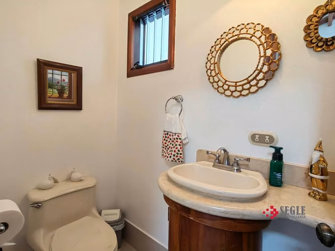Venta de casa de una planta en Santa Ana.