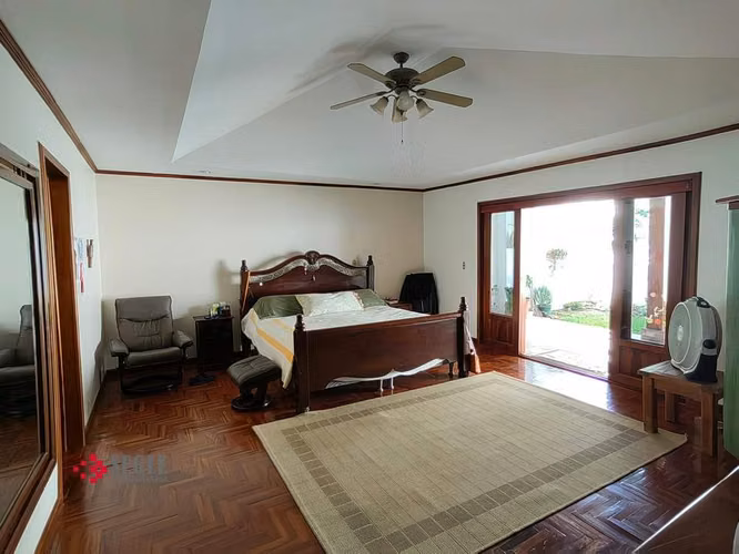 Venta de casa de una planta en Santa Ana.