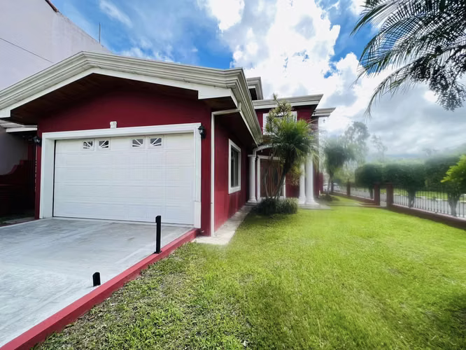 REBAJADA ¡Venta de Casa en Cartago al Frente a la entrada principal del TEC - Imagen 4