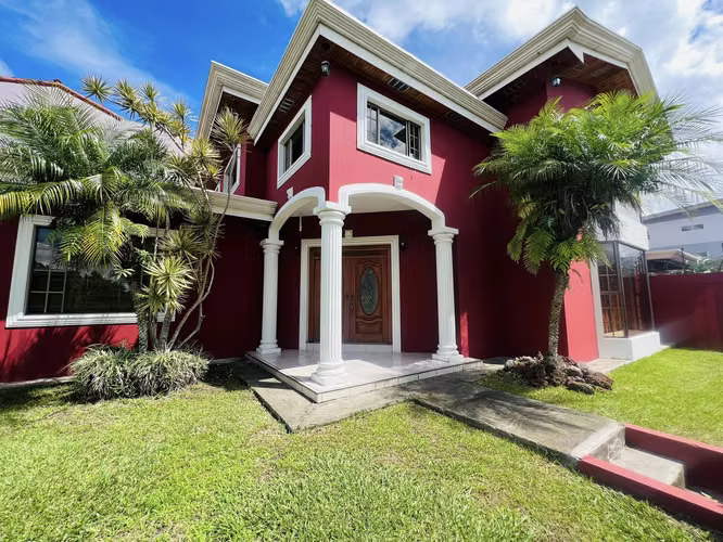 REBAJADA ¡Venta de Casa en Cartago al Frente a la entrada principal del TEC - Imagen 3