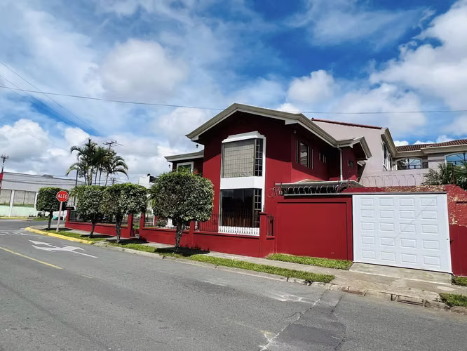 REBAJADA ¡Venta de Casa en Cartago al Frente a la entrada principal del TEC - Imagen 5