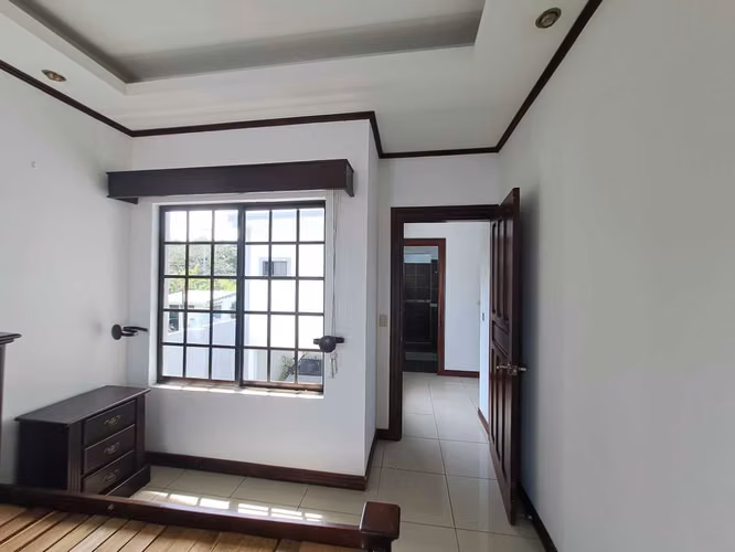 Casa de lujo en Santo Domingo de Heredia con piscina