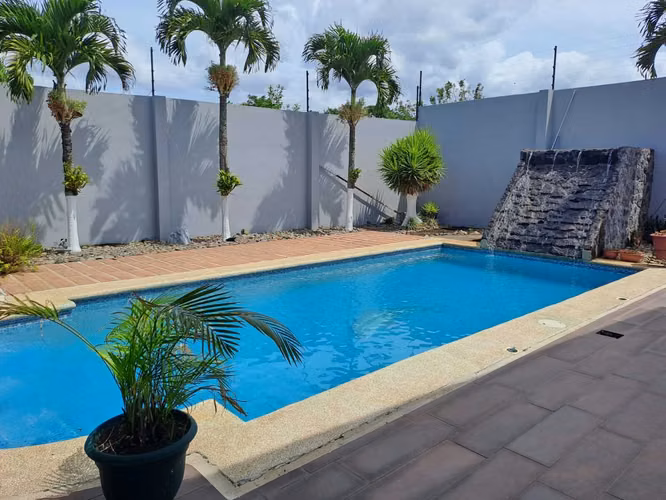Casa de lujo en Santo Domingo de Heredia con piscina