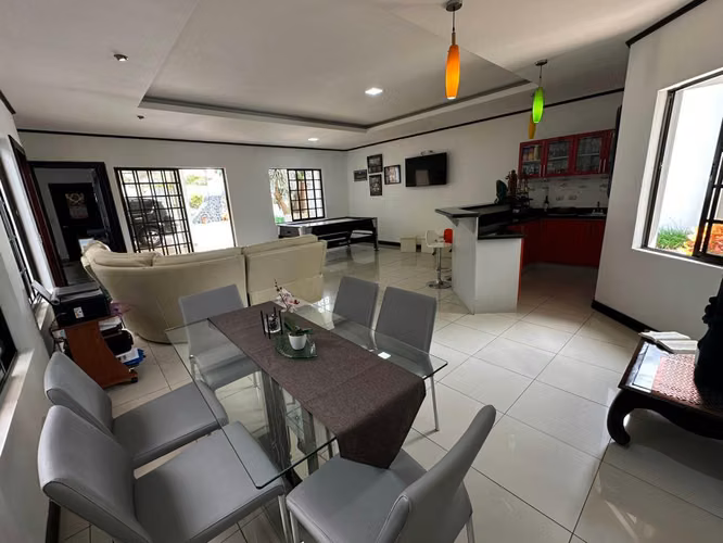 Casa de lujo en Santo Domingo de Heredia con piscina